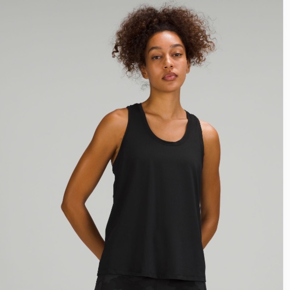 NWOT essential train tank top in black